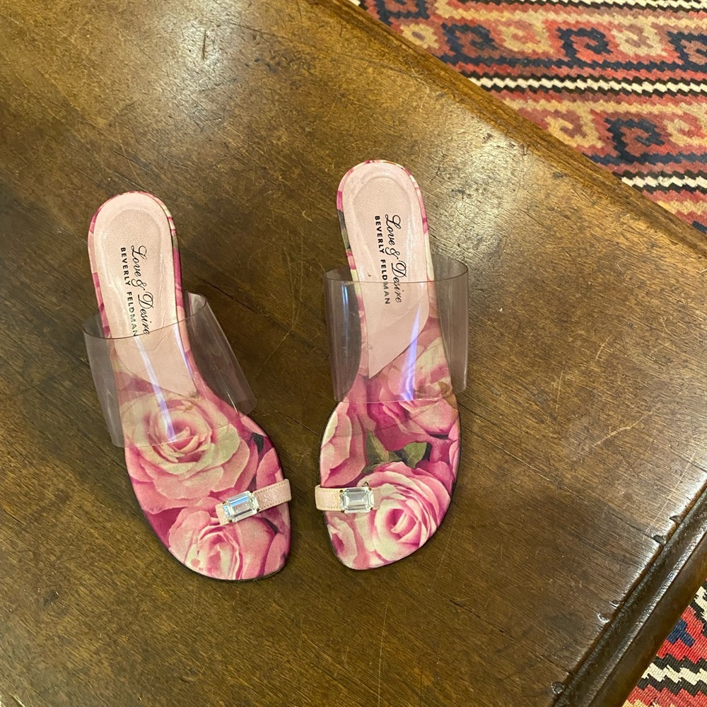 Love and Desire sandals by Beverly Feldman
Floral sandals summer perfection!